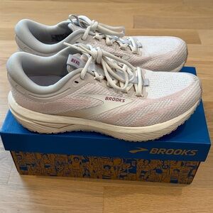 Brooks Revel 7 Women’s White and Pale Pink Run/Walk Shoes